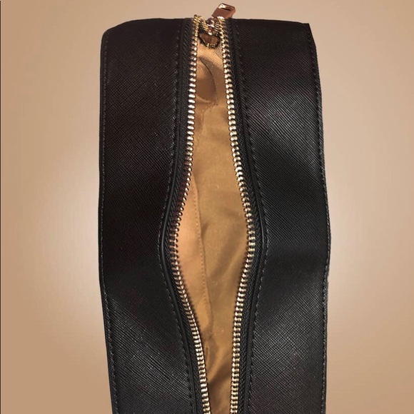 Great Condition ‼️VEGAN CROSSBODY BAG - Dress Like Coco (Black) - Picture 4 of 4